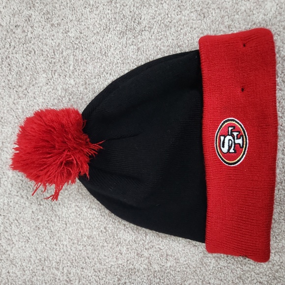 49ers New Era Red Pom Beanie - Picture 2 of 5